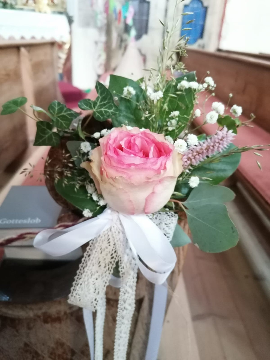 Kirchenschmuck für Hochzeit von Blumen Eva
